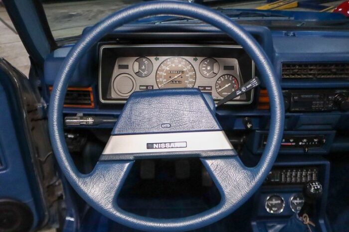 Nissan King Cab 4x4 1986 - Image 10