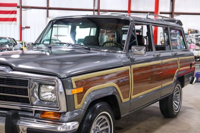 Jeep Grand Wagoneer 1990 - Image 11