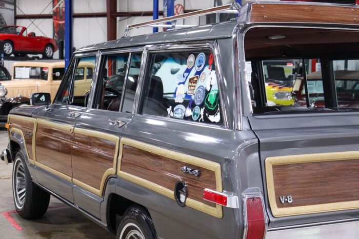 Jeep Grand Wagoneer 1990 - Image 12