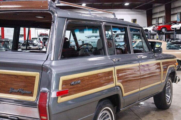Jeep Grand Wagoneer 1990 - Image 13