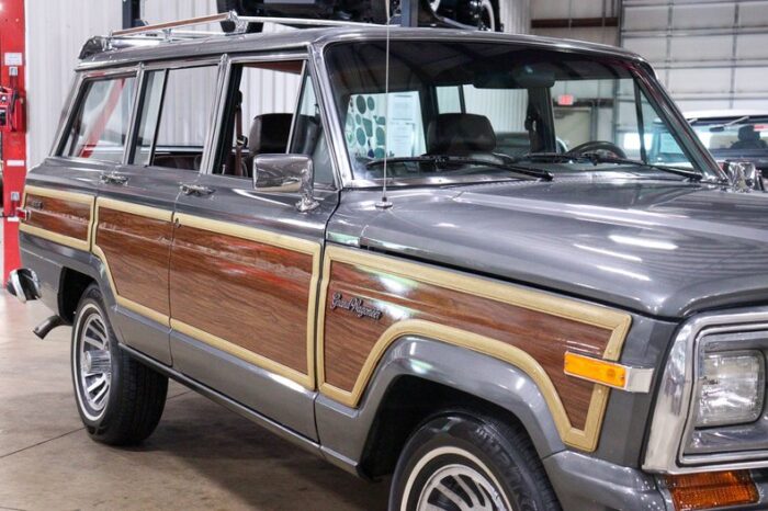 Jeep Grand Wagoneer 1990 - Image 14