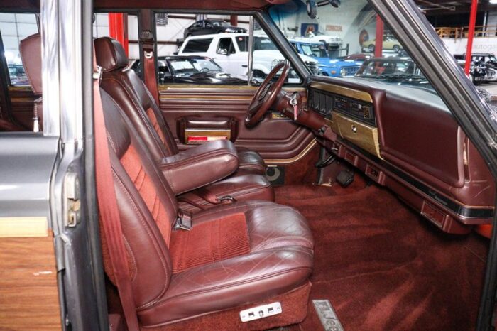 Jeep Grand Wagoneer 1990 - Image 18