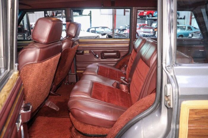 Jeep Grand Wagoneer 1990 - Image 26