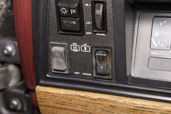 Jeep Grand Wagoneer 1990 - Image 28