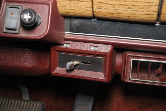 Jeep Grand Wagoneer 1990 - Image 31