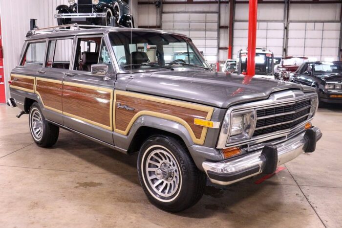 Jeep Grand Wagoneer 1990 - Image 7