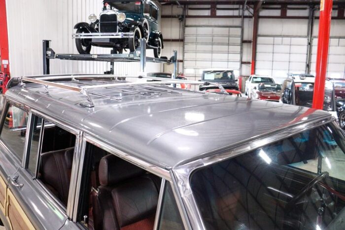 Jeep Grand Wagoneer 1990 - Image 10