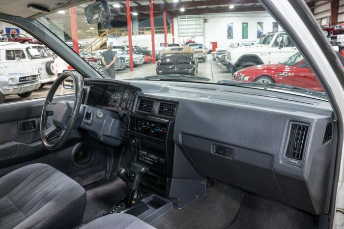 Nissan King Cab SE V6 1993 - Image 18