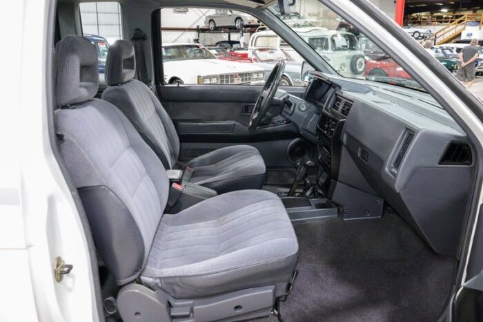 Nissan King Cab SE V6 1993 - Image 19