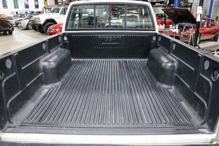 Nissan King Cab SE V6 1993 - Image 23