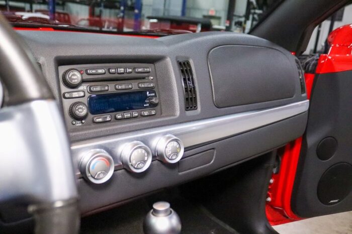 Chevrolet SSR 2004 - Image 10