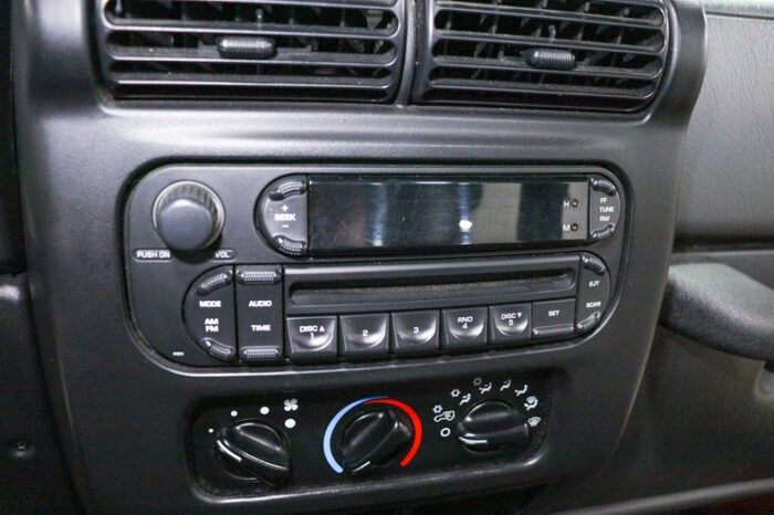 Jeep Wrangler 2005 - Image 12