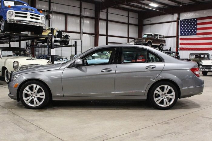 Mercedes-Benz C300 2009 - Image 2