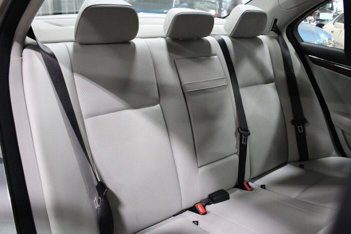 Mercedes-Benz C300 2009 - Image 11