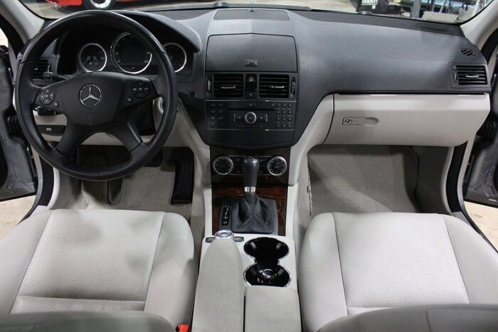 Mercedes-Benz C300 2009 - Image 14