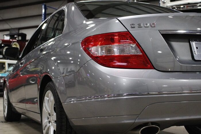 Mercedes-Benz C300 2009 - Image 21