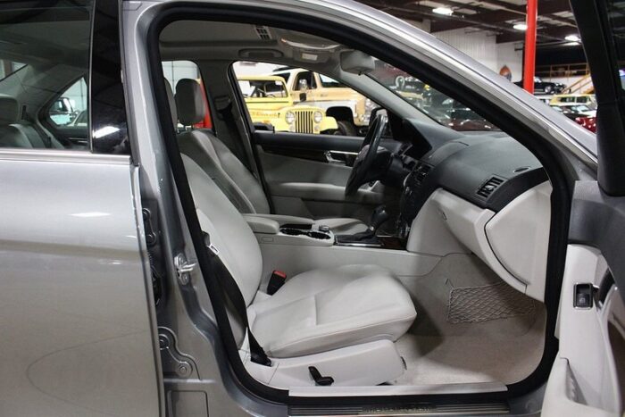Mercedes-Benz C300 2009 - Image 24