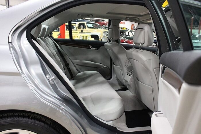 Mercedes-Benz C300 2009 - Image 25