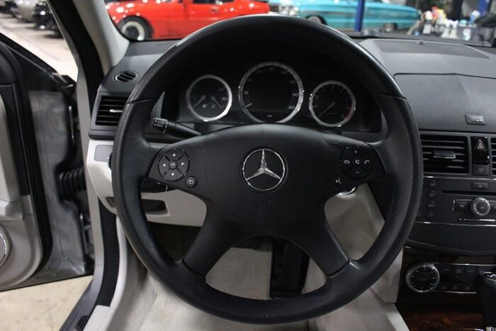 Mercedes-Benz C300 2009 - Image 28