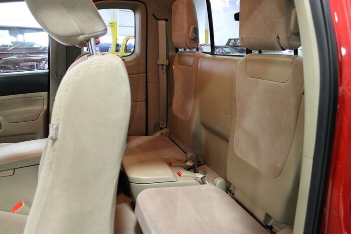 Toyota PreRunner SRS king cab 2009 - Image 16