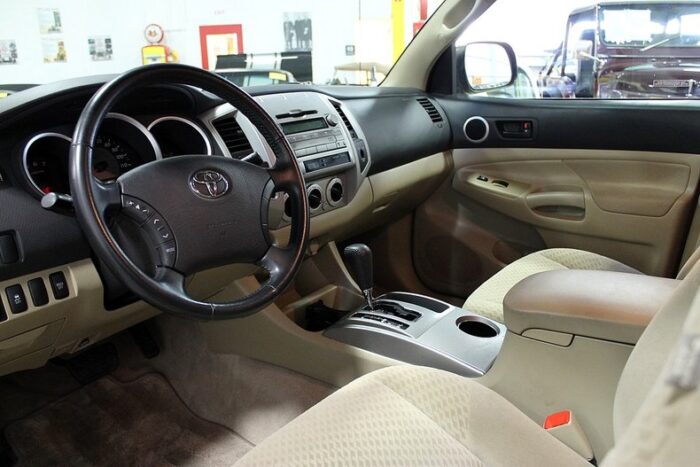 Toyota PreRunner SRS king cab 2009 - Image 17
