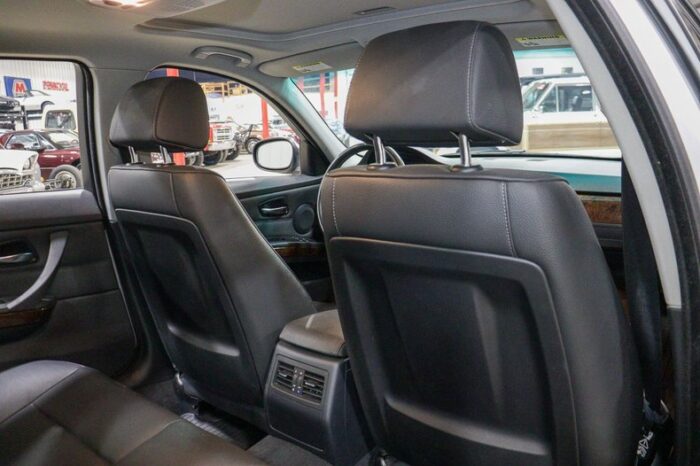 BMW 328I 2010 - Image 22