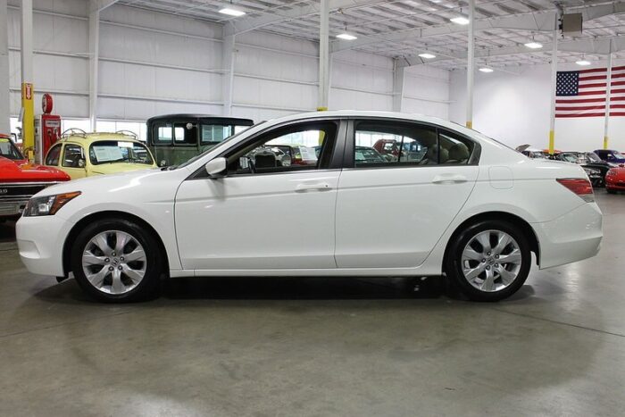 Honda Accord EX-L 2010 - Image 2