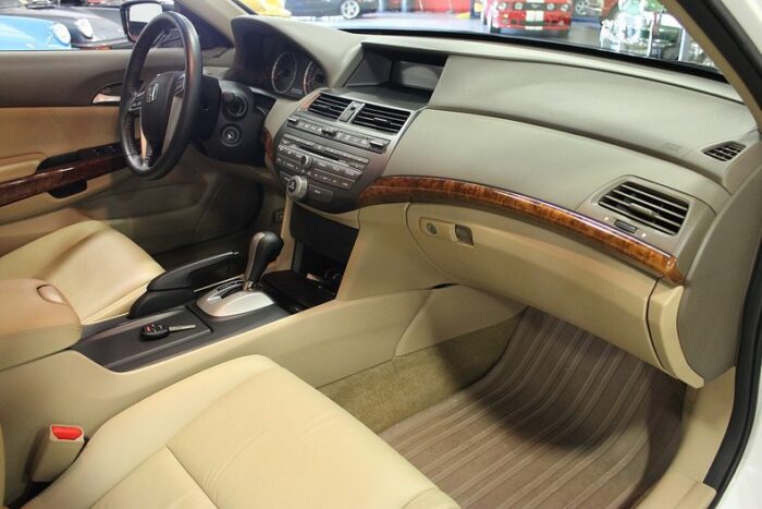 Honda Accord EX-L 2010 - Image 11