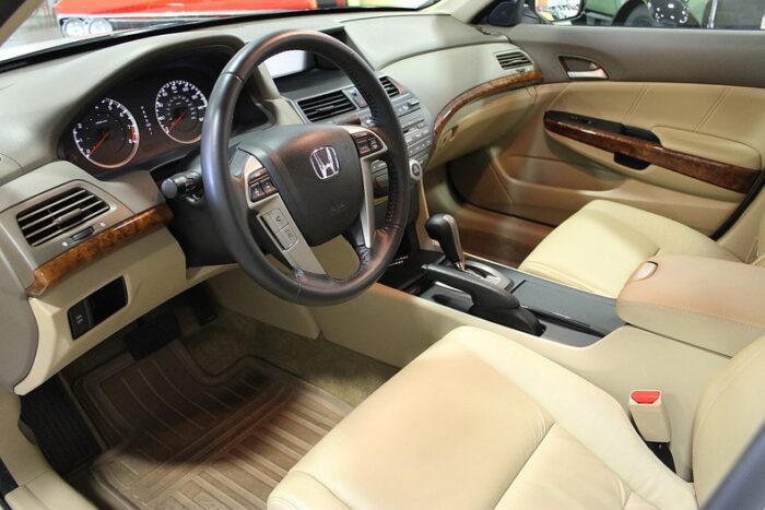 Honda Accord EX-L 2010 - Image 12