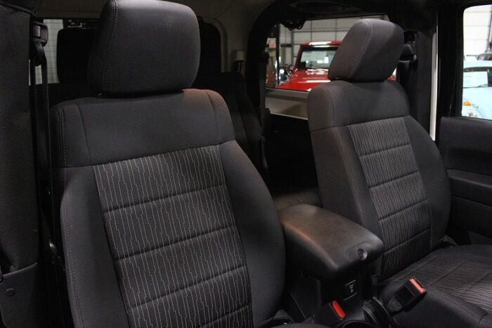 Jeep Wrangler Sahara 2012 - Image 11