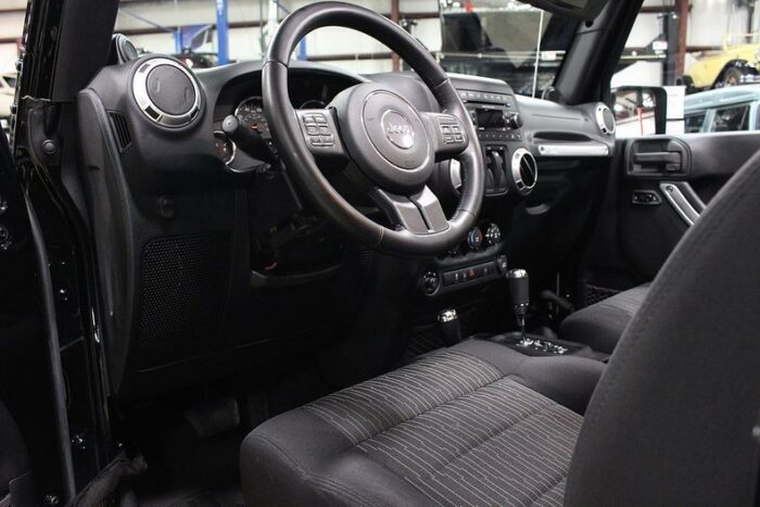 Jeep Wrangler Sahara 2012 - Image 13