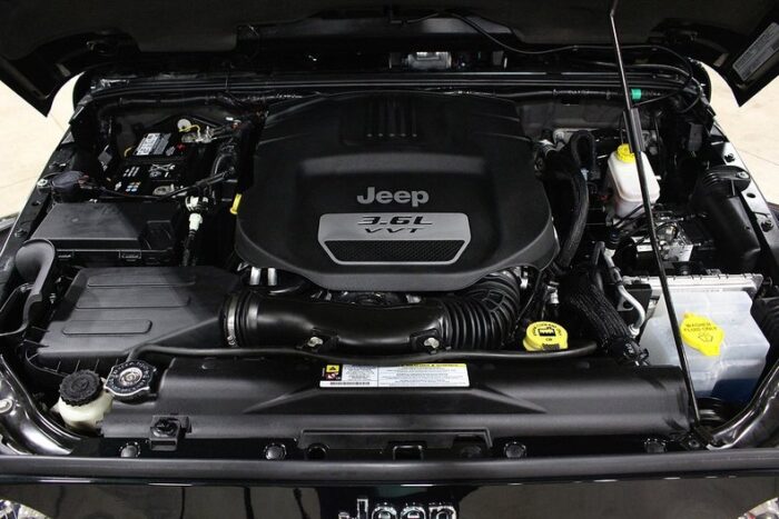 Jeep Wrangler Sahara 2012 - Image 16