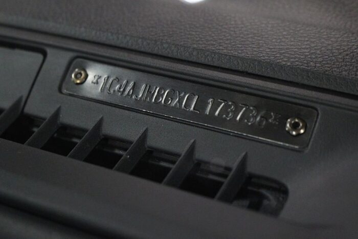 Jeep Wrangler Sahara 2012 - Image 18