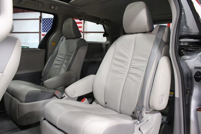 Toyota Sienna 2012 - Image 11