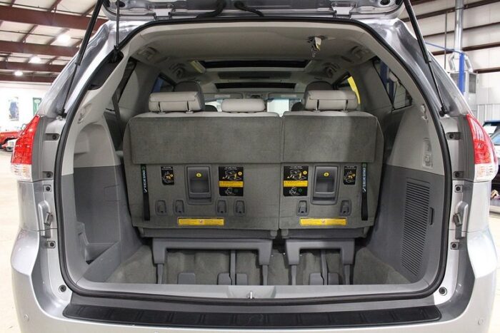 Toyota Sienna 2012 - Image 15