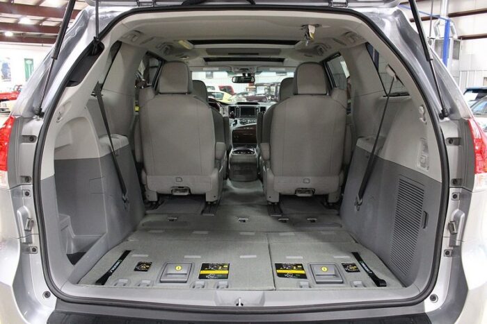 Toyota Sienna 2012 - Image 16