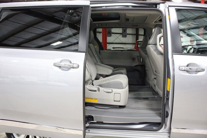 Toyota Sienna 2012 - Image 21