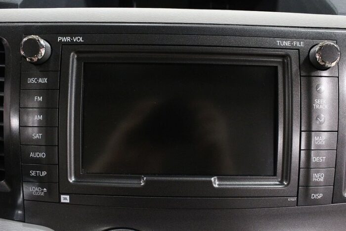 Toyota Sienna 2012 - Image 25