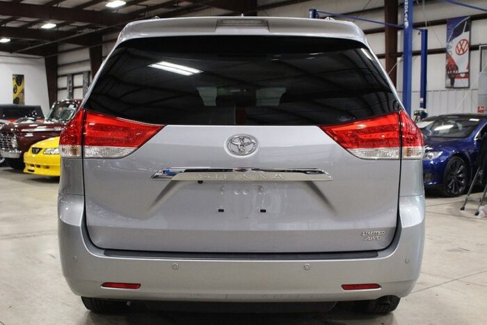Toyota Sienna 2012 - Image 4