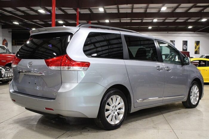 Toyota Sienna 2012 - Image 5