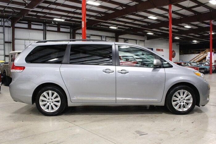 Toyota Sienna 2012 - Image 6