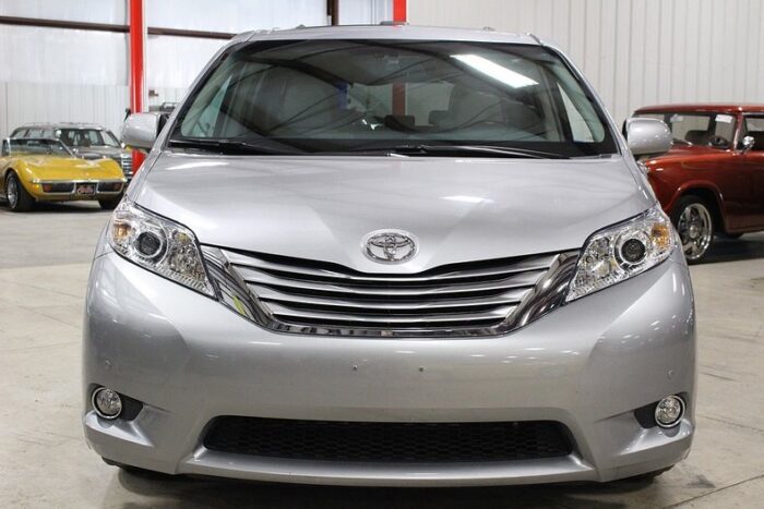 Toyota Sienna 2012 - Image 8