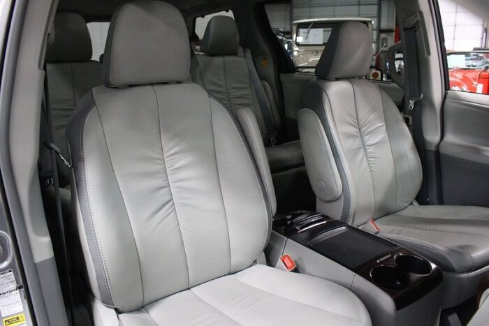 Toyota Sienna 2012 - Image 10