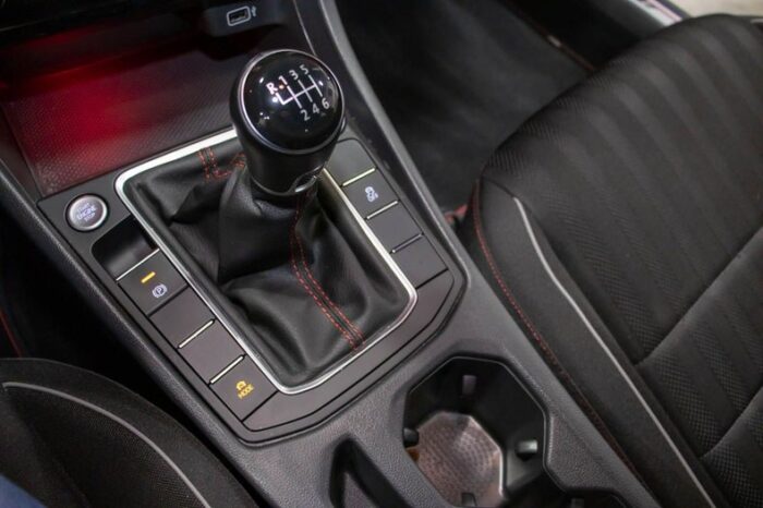 Volkswagen Jetta GLI 35 Aniversario 2019 - Image 13